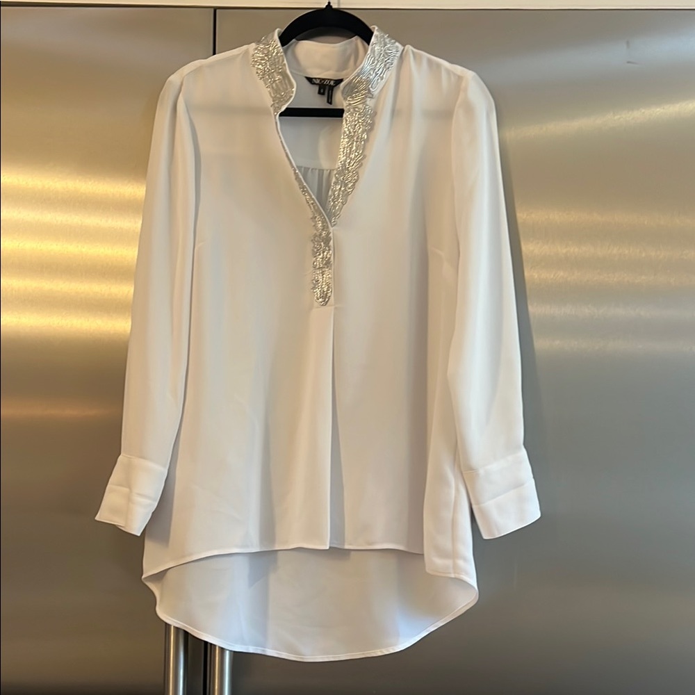 Nic + Zoe White Blouse with Silver Embroidery Size Small
